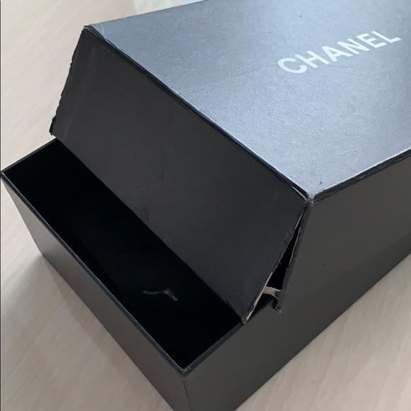 Empty Chanel box with dust bag - Picture 3 of 4